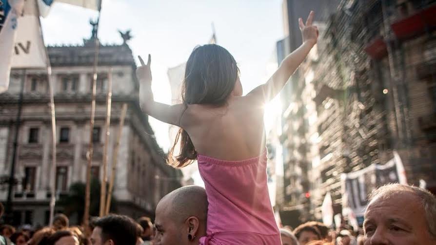 La resistencia a Macri gana sus primeras batallas gracias al poder de las redes sociales