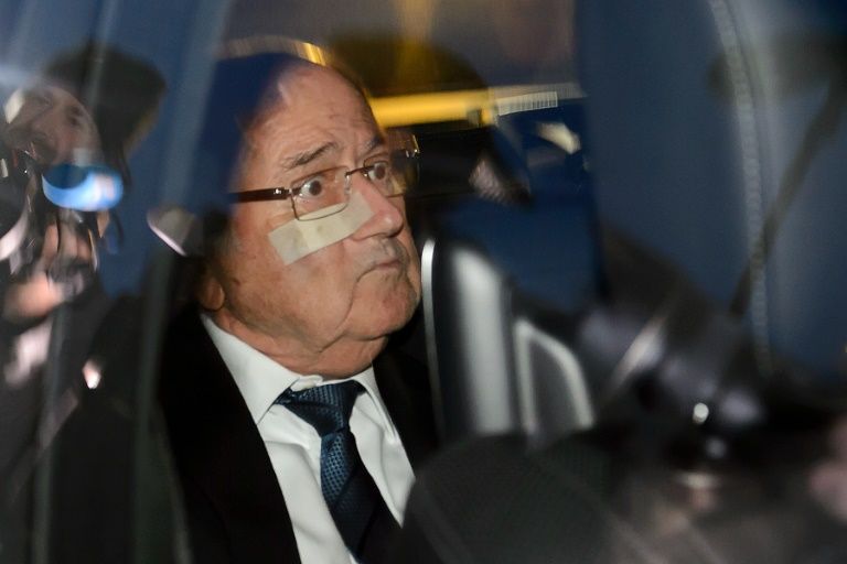 Blatter y Platini podrían ser echados de la FIFA este lunes