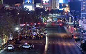 Una mujer atropella a multitud en Las Vegas y deja un muerto y 26 heridos