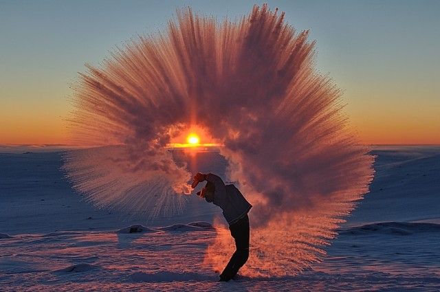 La espectacular foto de una taza de té congelándose en el aire