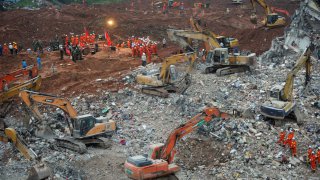 Milagro en China: sobrevivieron entre escombros 70 horas