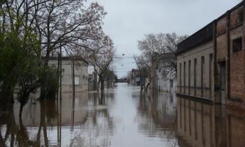 Más de 3.000 desplazados por inundaciones pone en emergencia a Uruguay