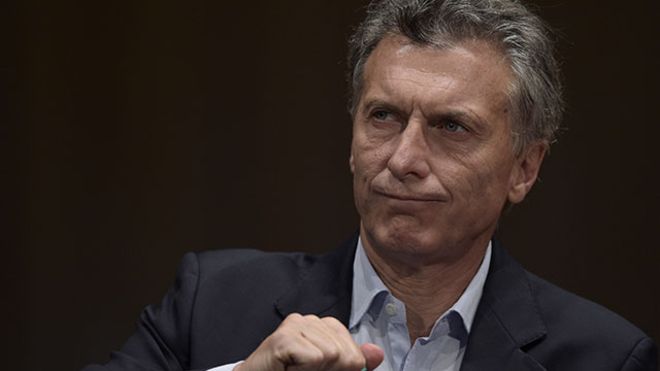"Cristinismo invertido o los polémicos decretos con los que Macri quiere hacer reformas en Argentina