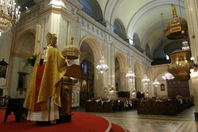Obispo Sanguinetti desoye al Papa: "Nada de matrimonio igualitario y religión en centros públicos"