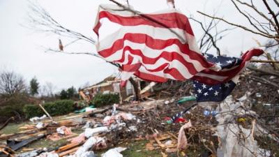 Más de 40 muertos en EEUU tras el paso de tornados y tormentas