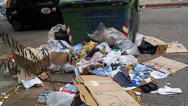 Olor nauseabundo en barrios de Montevideo por acumulación de basura; sale el Ejército