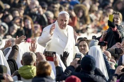El Papa dice que es un "buen hábito" que los padres observen a sus hijos
