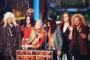 Guns N' Roses vuelve a los escenarios en 2016 con su formación clásica