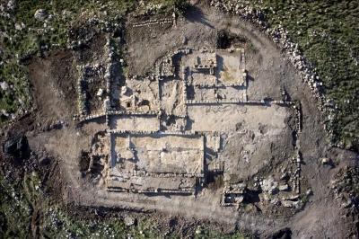 Hallan granja de 2.700 años y monasterio de 1.500 en el centro de Israel