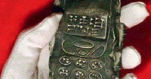 El supuesto hallazgo de un 'teléfono móvil' de 800 años de antigüedad genera polémica en Internet
