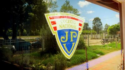 Colegio José Pedro Varela envía a sus 400 trabajadores al seguro de paro
