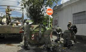312 soldados ya limpiaron 4.000 contenedores y hacen pasar vergüenza a municipales de Montevideo
