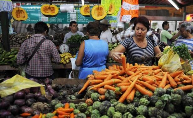 Precios bajaron en diciembre en Uruguay y la inflación cerró el 2015 en 9,44%