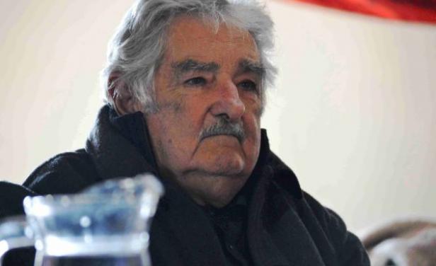 Mujica fustiga a opositores, "ayer tertulianos de la dictadura": "No se puso ni un solo peso en Ancap"