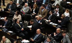 Venezuela entra en crisis institucional por la batalla Gobierno-oposición