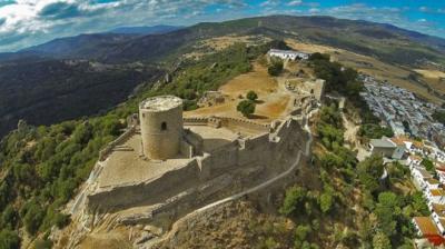 Las monumentales ruinas romanas escondidas bajo un antiguo castillo en España