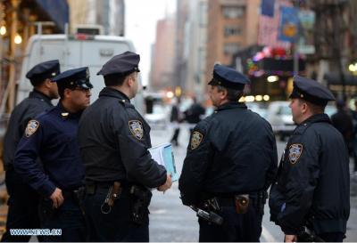 Policía busca a 5 hombres que violaron a una joven en Nueva York