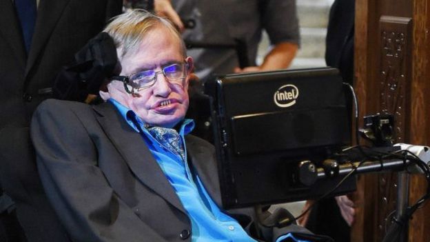 Nueva solución de Stephen Hawking sobre la paradoja de los agujeros negros
