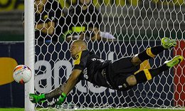 Peñarol venció por penales a Nacional en el primer Clásico del año