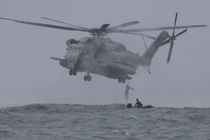 12 marines estadounidenses desaparecidos tras choque de helicópteros en Hawaii