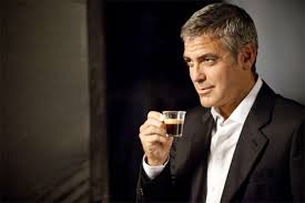 Una marca de café de Israel filma un anuncio con un doble de George Clooney y Nestlé la demanda