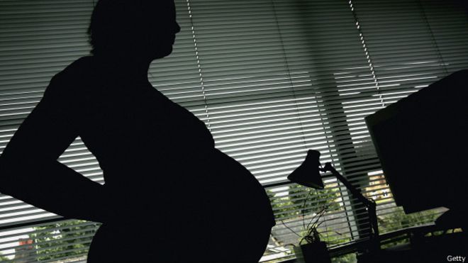 ¿Se debe permitir el aborto a las mujeres embarazadas que padecen el virus zika?