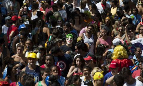 48 ciudades cancelaron carnaval en Brasil por crisis económica