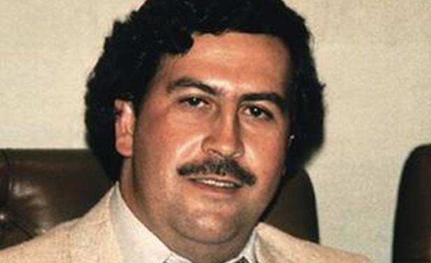 Hallan caja fuerte tras demoler la casa de Pablo Escobar en Miami