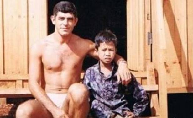 El soldado uruguayo y el niño camboyano 24 años después