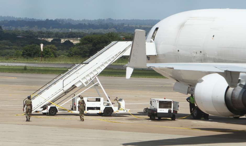 Zimbabue intercepta un avión de EEUU con un cadáver y miles de dólares