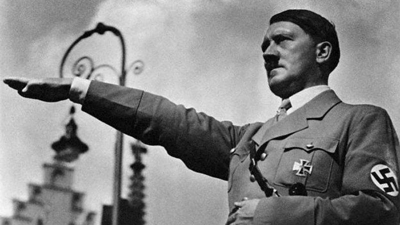 La historia falsa sobre el pene de Hitler que vuelve loco a Internet