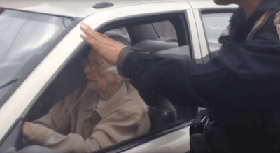 Abuelita rápida y furiosa escapa de la policía