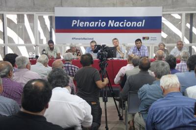 Frente Amplio acusa a medios "chatarra" y oposición de "desestabilizar" la democracia