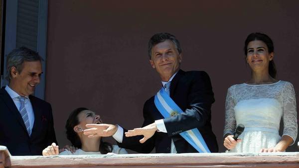 El arranque de la gestión de Macri bajo la severa lupa de tres encuestas