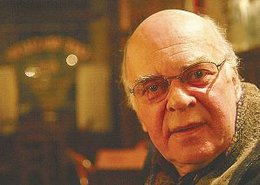 Falleció el escritor Enrique Estrázulas