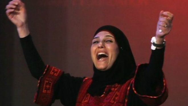 Una palestina ganó un millón de dólares en el premio a "la mejor maestra del mundo"