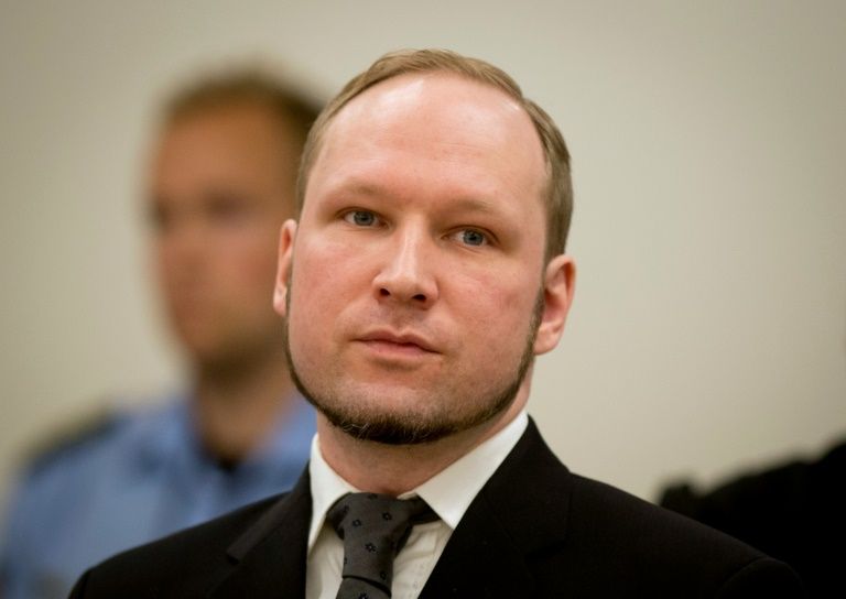 Autor de matanza Breivik acude a la justicia noruega para demandar al Estado por trato "inhumano"