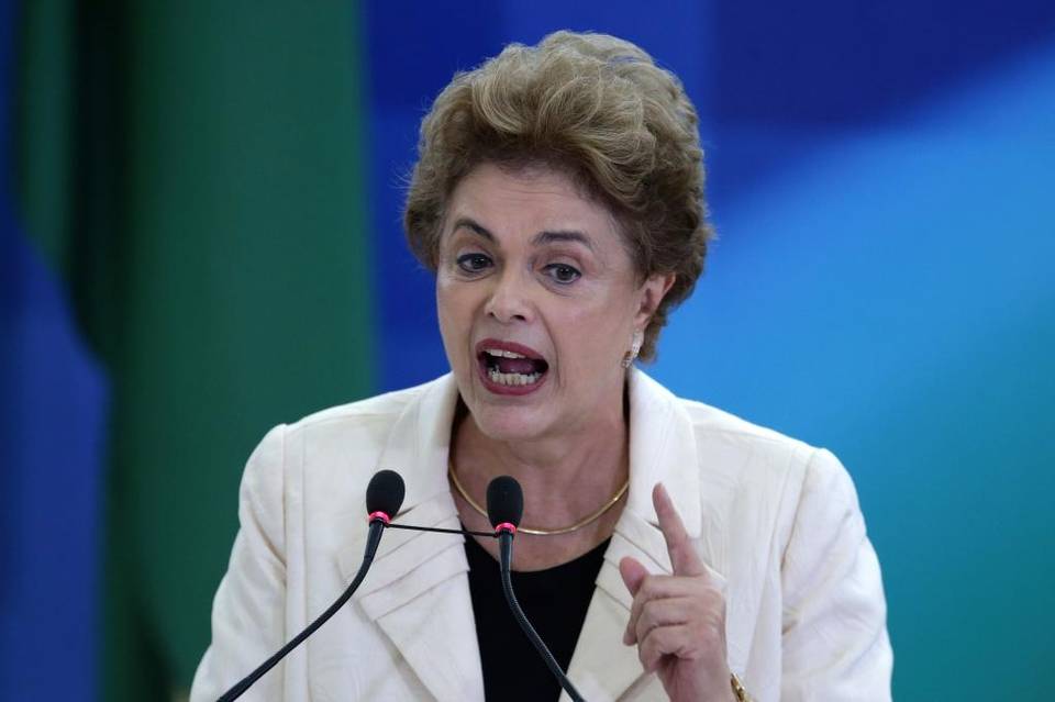 Rousseff demandará al senador brasileño que la implicó en caso Petrobras por calumnias y difamación