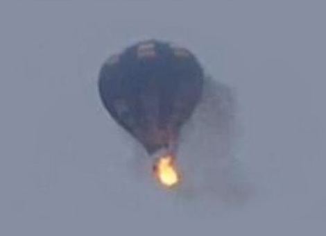 Globo aerostático se prendió fuego en el aire y dos turistas murieron calcinados
