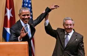 El afable Obama y un gesto de Castro llenan de simbolismo nueva era Cuba-EEUU