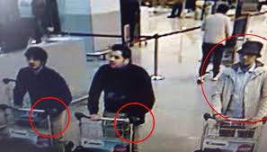 Frenética búsqueda del tercer atacante del aeropuerto en Bruselas, el del sombrero