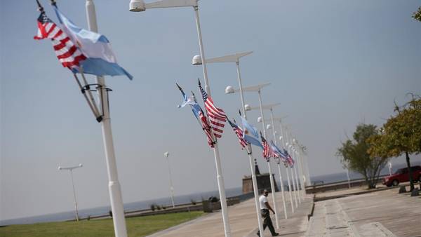 A 40 años del golpe en Argentina: Obama visita el Parque de la Memoria con dolor "a flor de piel"