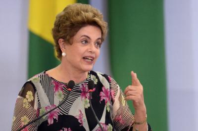 Dilma: "Piensan que estoy desconcertada, pero no es así, estos son métodos fascistas de la oposición"