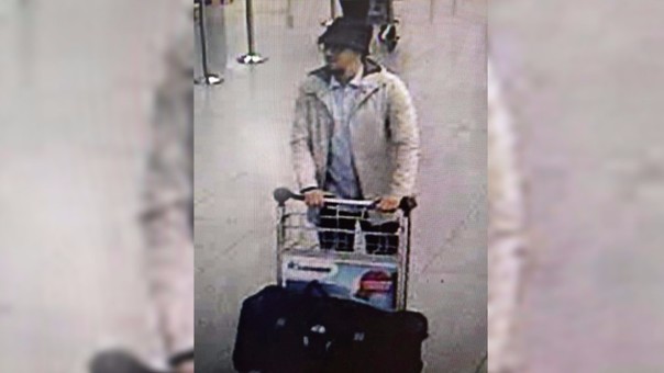 Atentados en Bruselas: identifican a tercer hombre del aeropuerto, el del sombrero