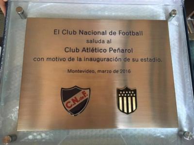 La placa de Nacional para Peñarol