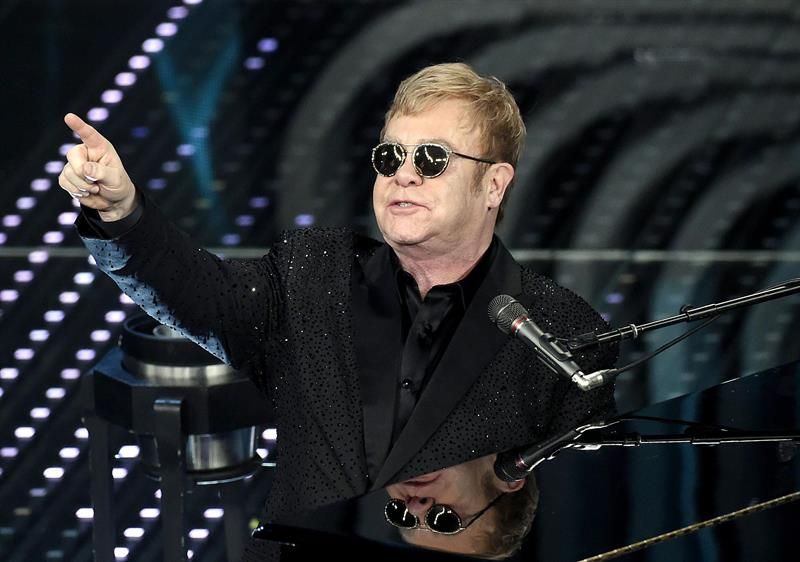 Un exguardaespaldas de Elton John denuncia al cantante por acoso sexual