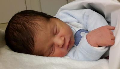 Nació Valentino, el primer bebé uruguayo cuya gestación financió el Estado