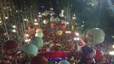 Cientos de miles de brasileños marchan contra el golpe