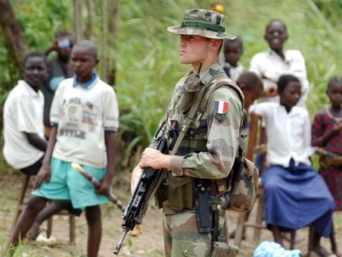 Espeluznantes abusos sexuales a niñas centroafricanas por soldados franceses