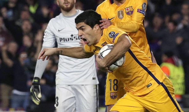 Con dos goles de Suárez Barcelona remontó y le ganó 2-1 al Atlético por Champions